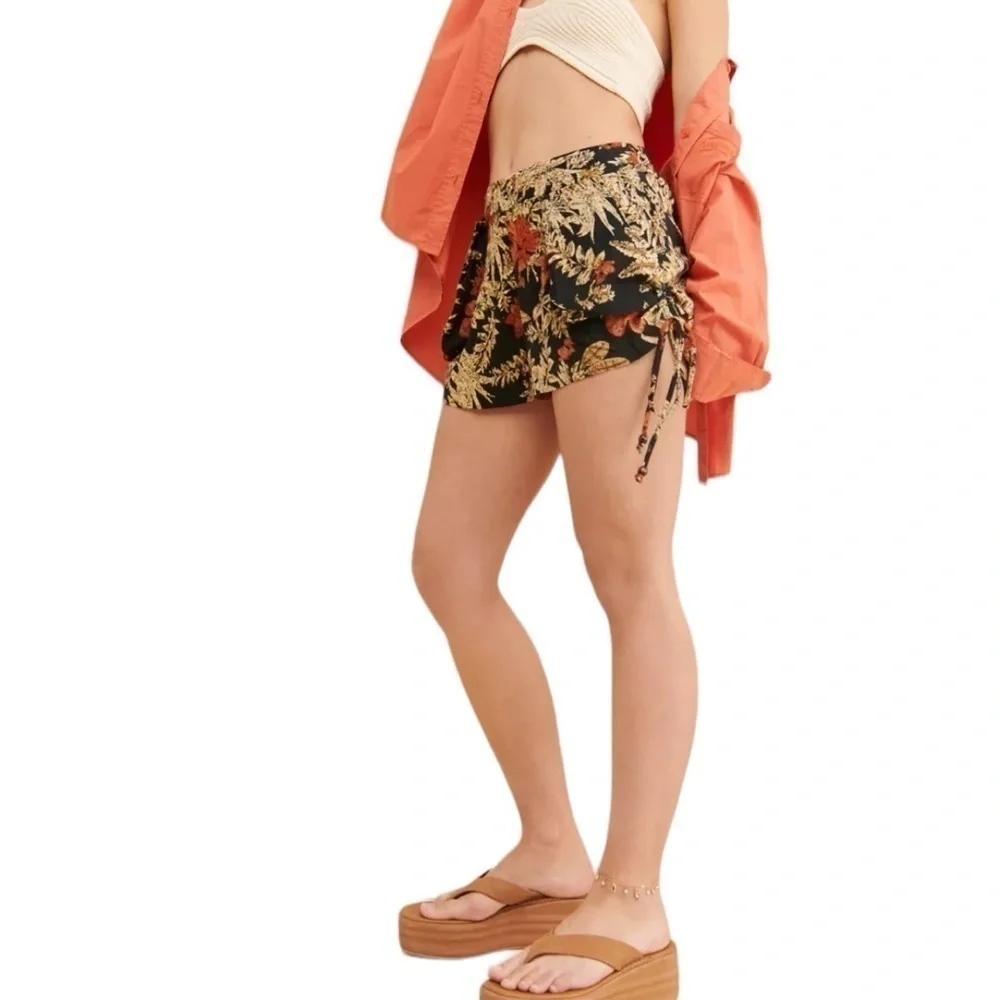 Anthropologie Raga Small Island Fever Floral Shorts Black NWT MSRP $60